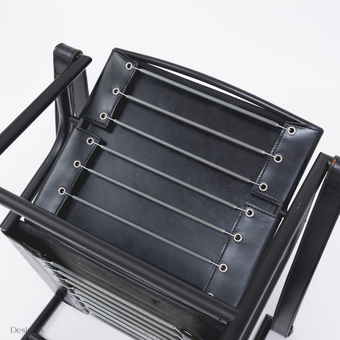 Cassina LC1, Schwarz