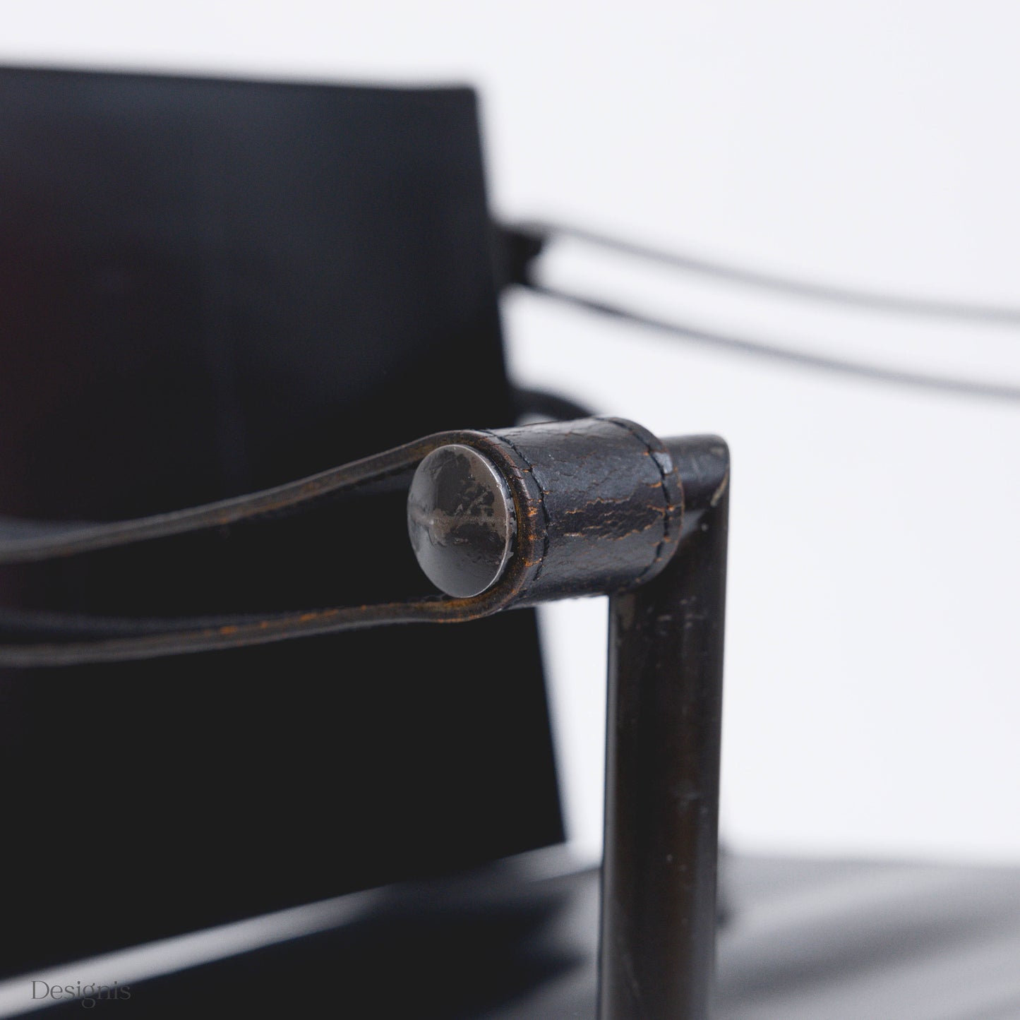 Cassina LC1, Schwarz