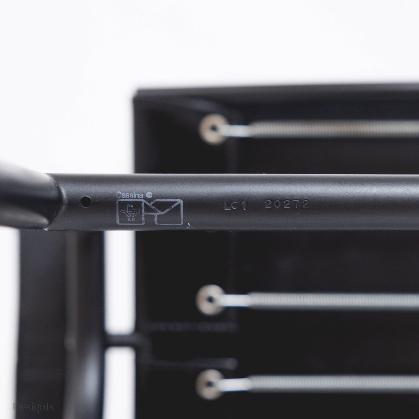 Cassina LC1, Schwarz