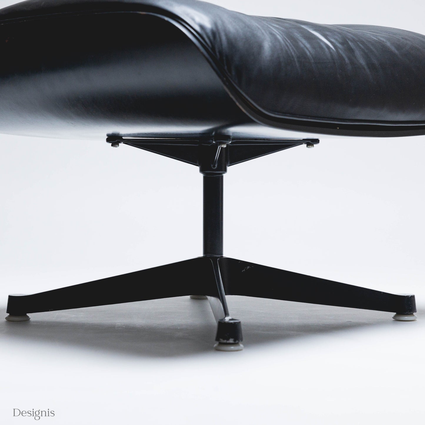 Eames Lounge Chair