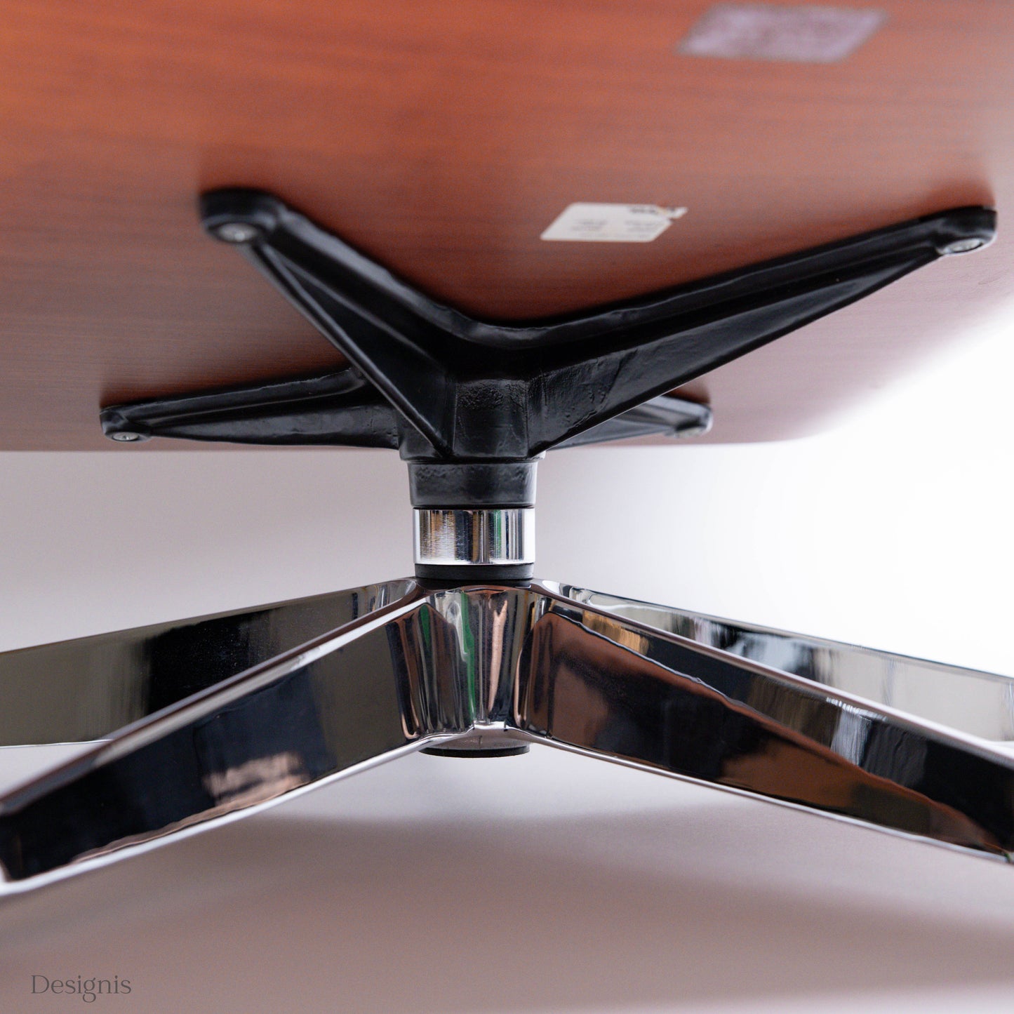 Vitra Eames Lounge Chair mit Ottomane, Kirsche