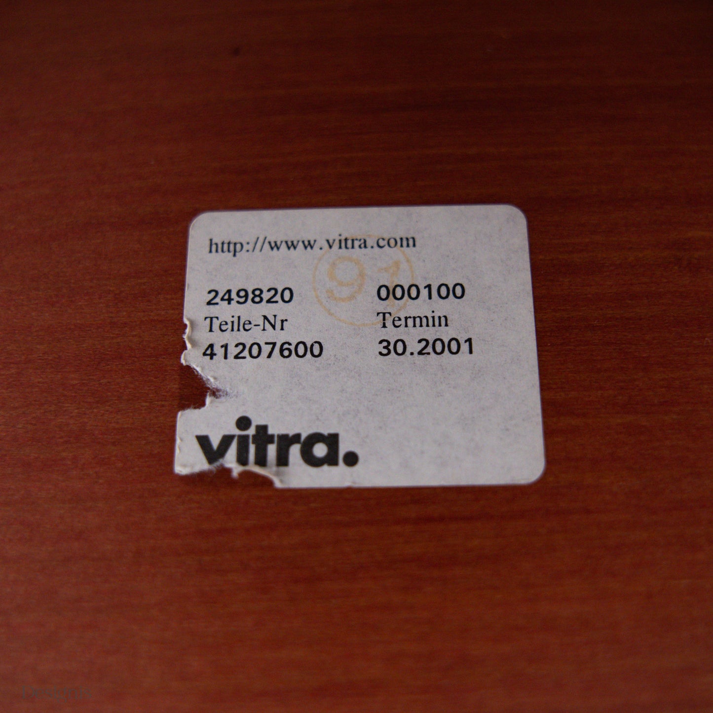 Vitra Eames Lounge Chair mit Ottomane, Kirsche