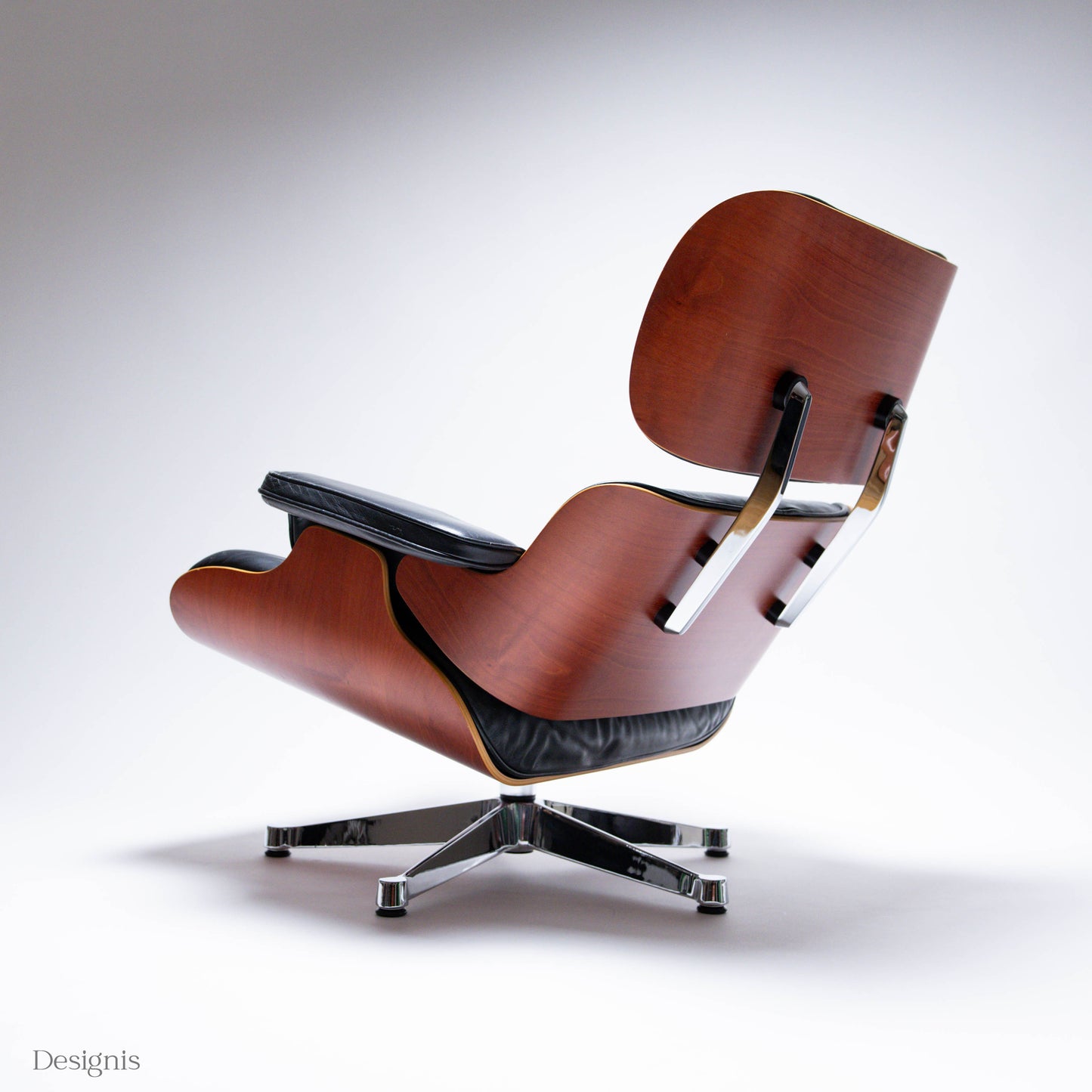 Vitra Eames Lounge Chair mit Ottomane, Kirsche