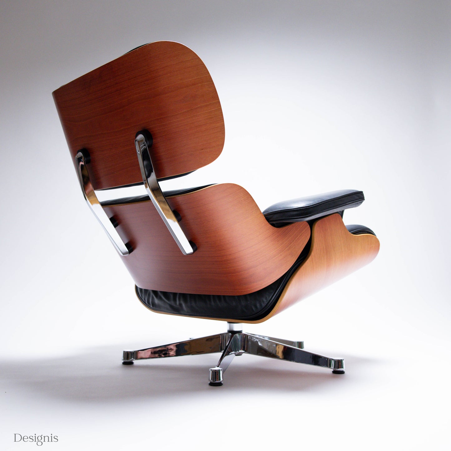 Vitra Eames Lounge Chair mit Ottomane, Kirsche