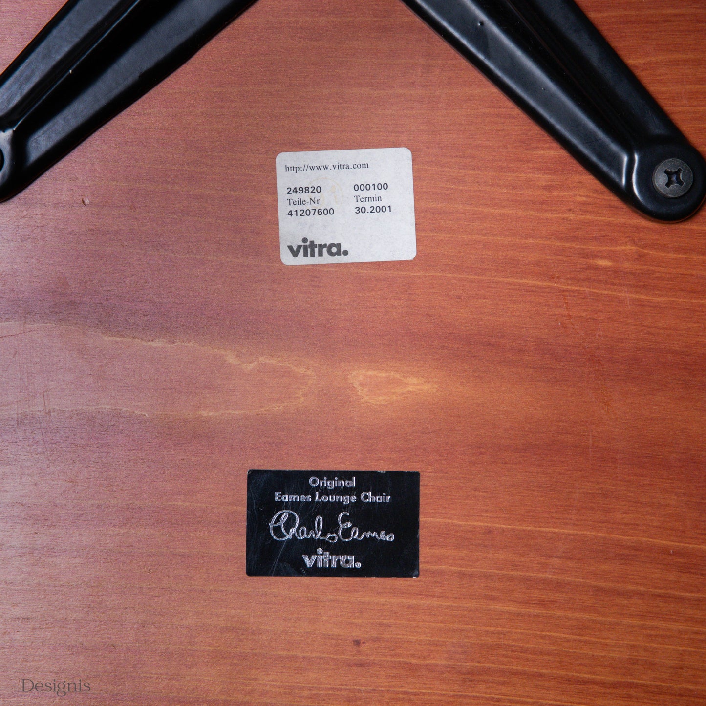 Vitra Eames Lounge Chair mit Ottomane, Kirsche