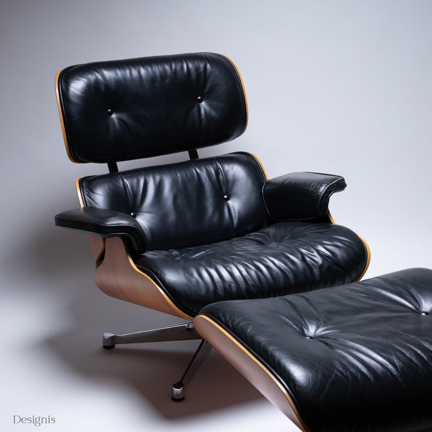 Vitra Eames Lounge Chair mit Ottomane, Kirsche