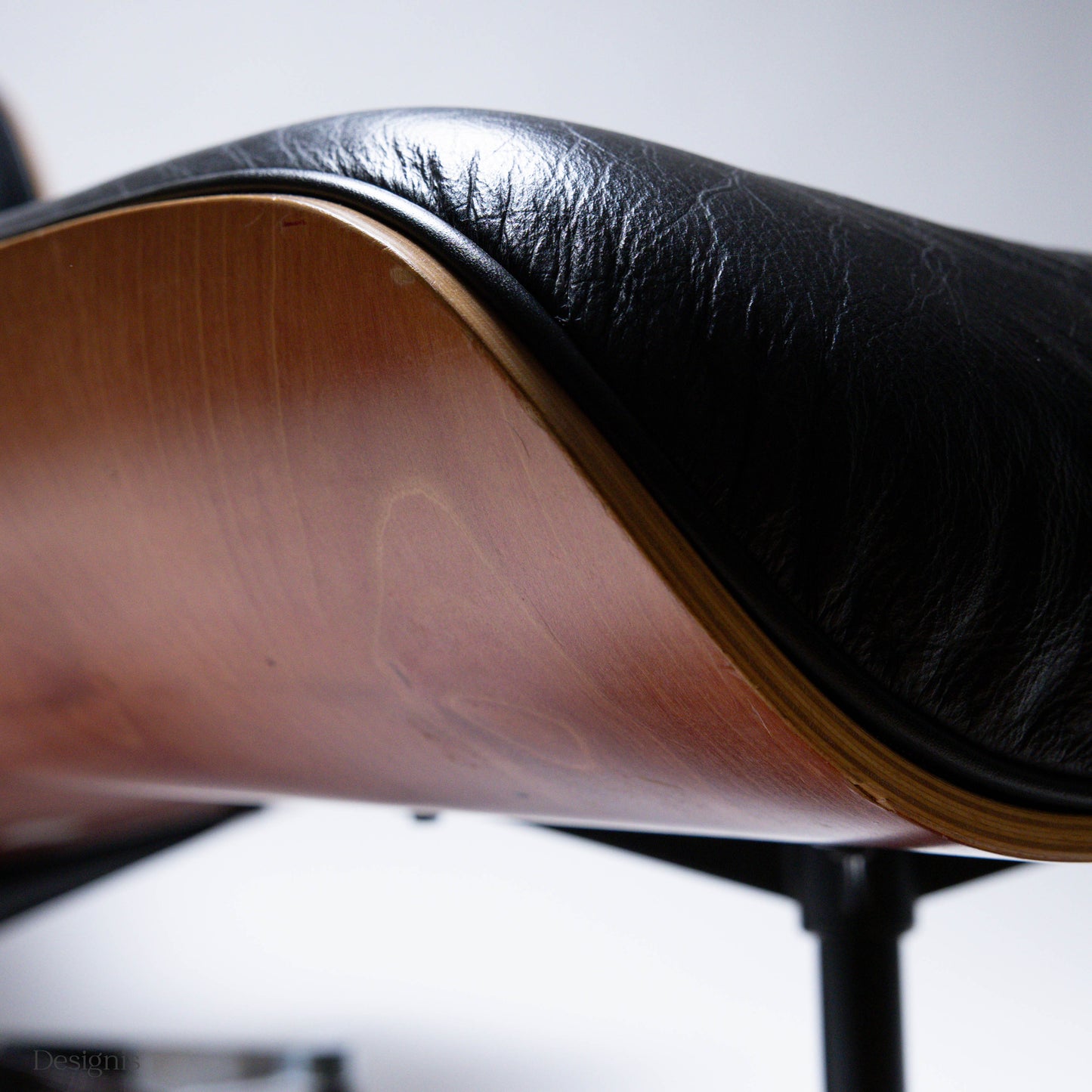Vitra Eames Lounge Chair mit Ottomane, Kirsche