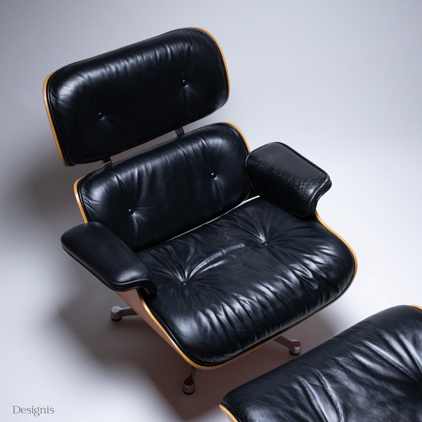 Vitra Eames Lounge Chair mit Ottomane, Kirsche
