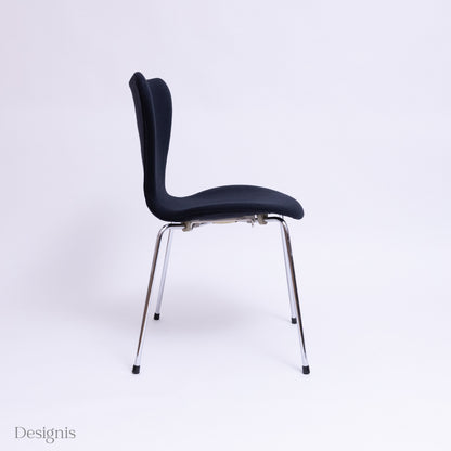 Fritz Hansen Serie 7 Stuhl, Vollpolster, dunkelblau