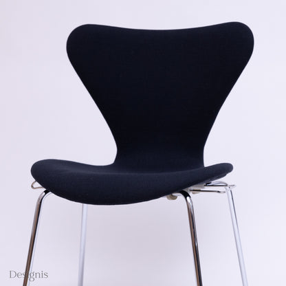 Fritz Hansen Serie 7 Stuhl, Vollpolster, dunkelblau