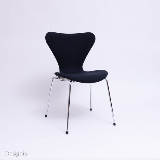 Fritz Hansen Serie 7 Stuhl, Vollpolster, dunkelblau