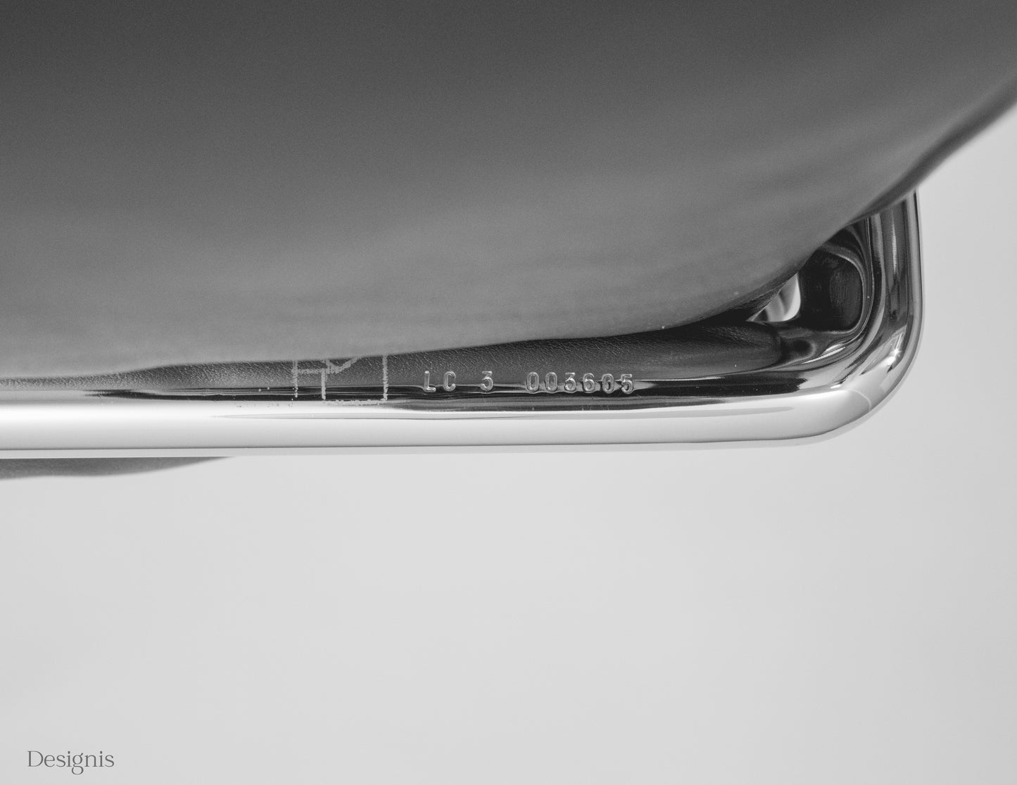 Cassina LC3 Sessel, Schwarz, Leder