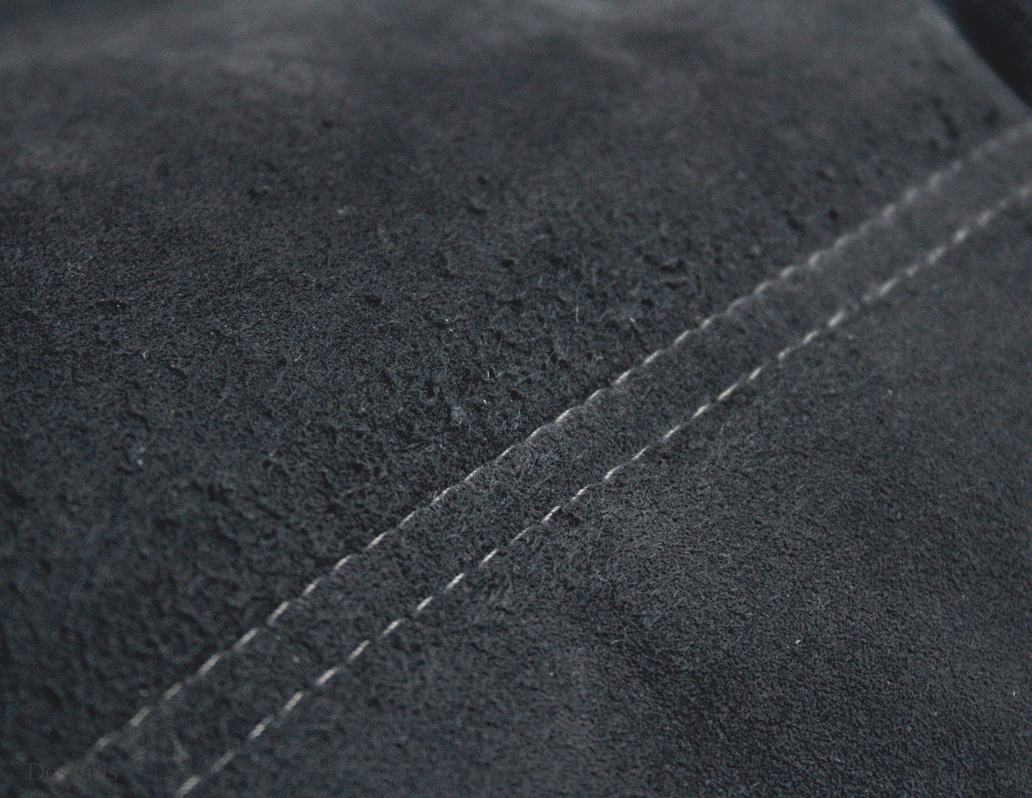 Ligne Roset | Togo Dreisitzer Sofa Alcantara | Anthrazitgrau