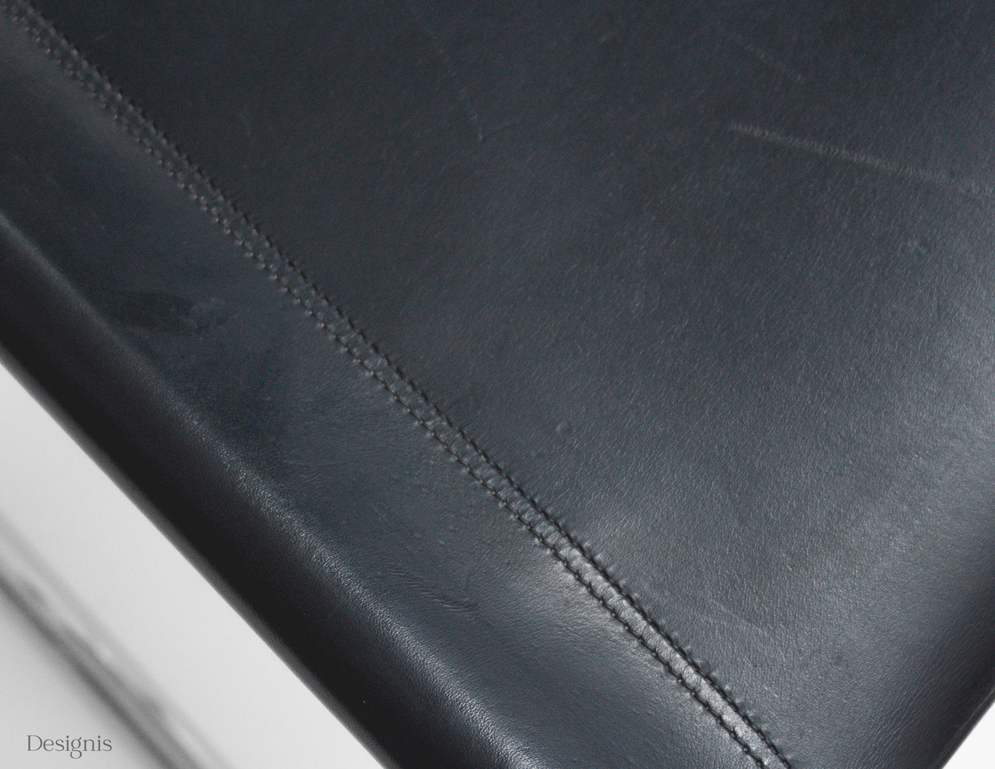 Thonet S33 Freischwinger | Schwarz | Leder