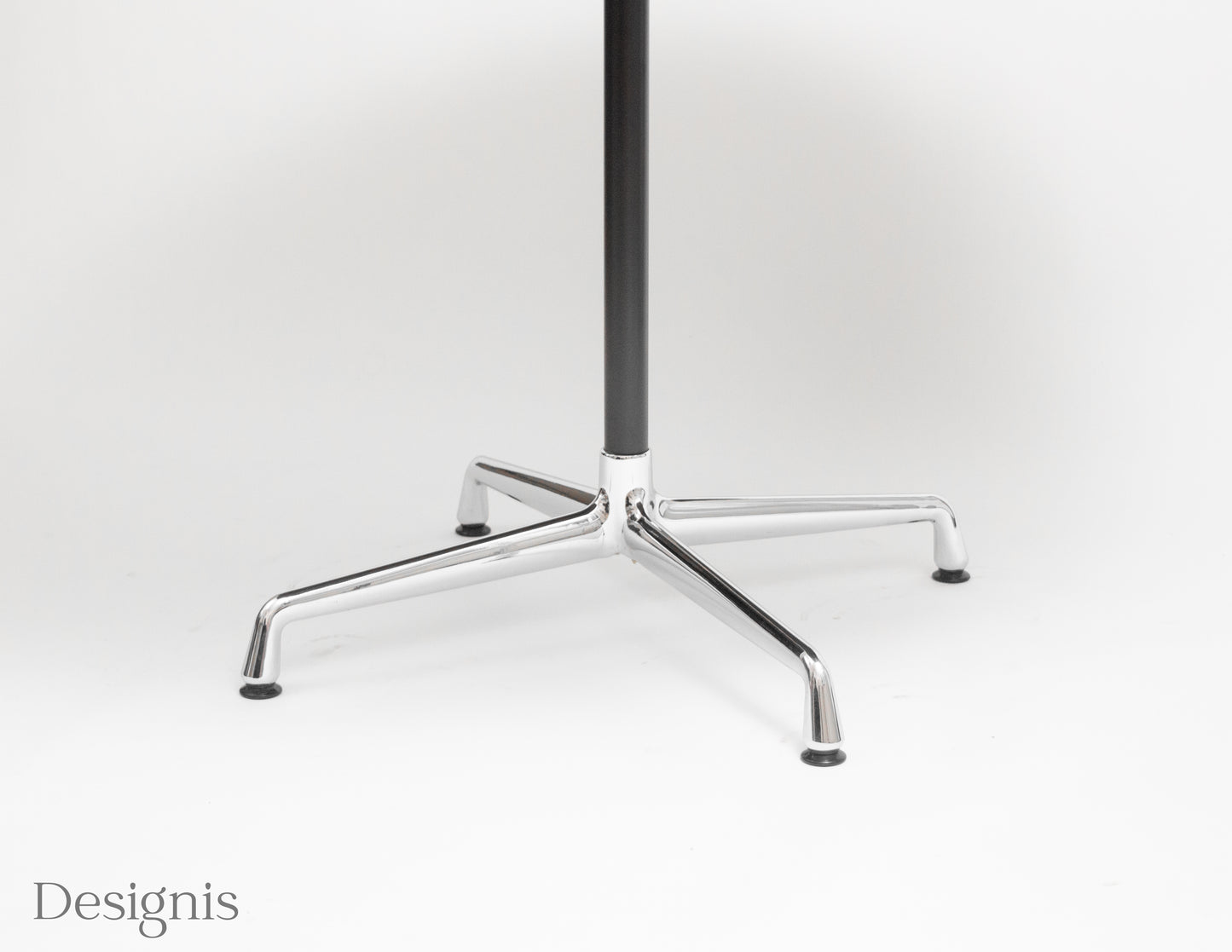 Vitra Eames Tisch rund | 110cm Durchmesser | Braun